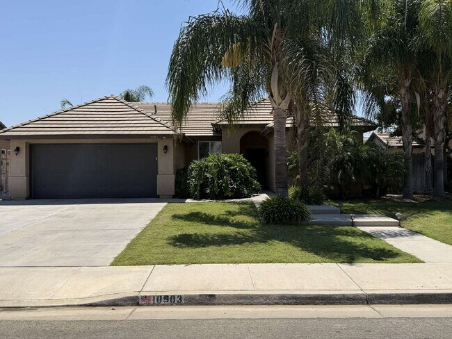 Building Photo - 3 Bedroom, 2 Bathroom Home with Spacious Open Floor Plan & RV Parking