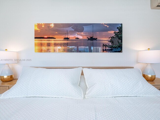 Building Photo - 2118 NE 15th St