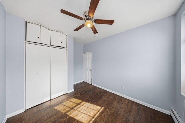 Building Photo - 303 3rd St