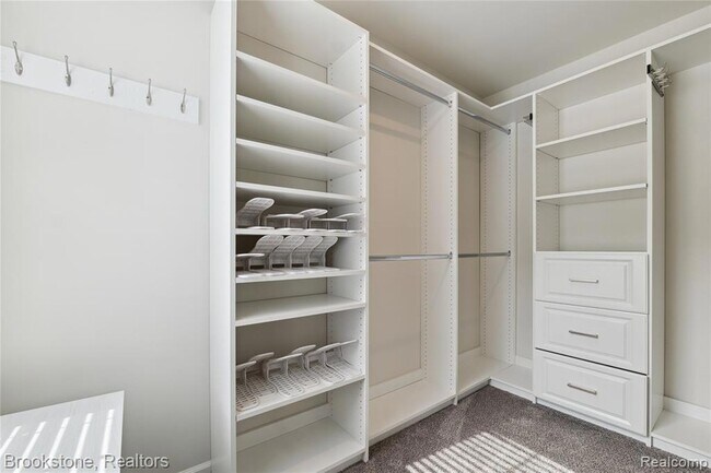 Building Photo - 765 Hummingbird Dr