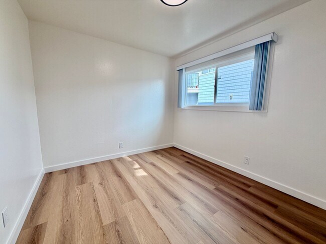 Building Photo - Beautifully Renovated 2BD/1BA Ground Floor Unit in Prime El Cerrito Location