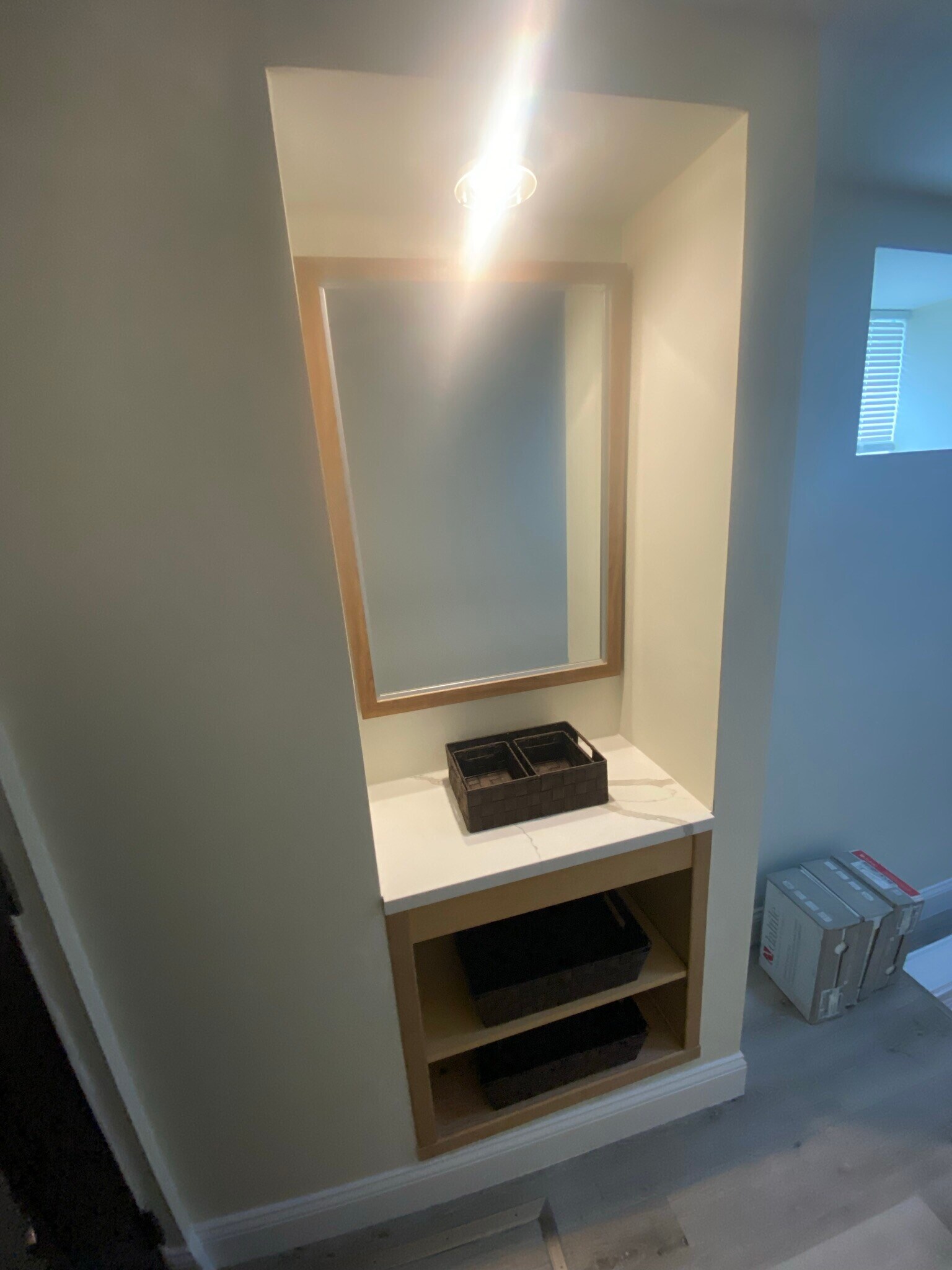 Valet niche in main entry - 26 Hazelwood St