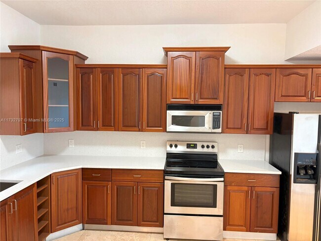 Building Photo - 1610 Presidential Way