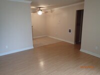 Building Photo - 2-Bed/1-Bath Condo w/Pool