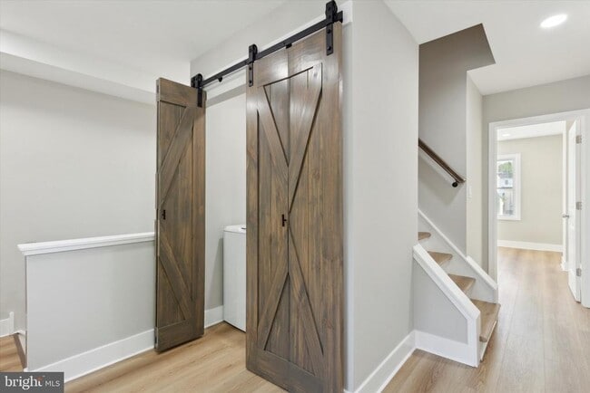 Building Photo - 247 E 6th Ave