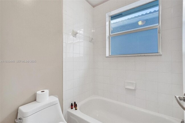 Building Photo - 1046 Satinleaf St