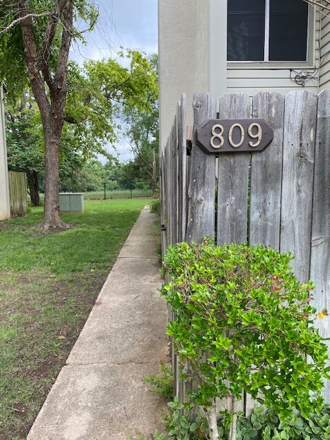 Building Photo - 809 Cardinal Creek Blvd