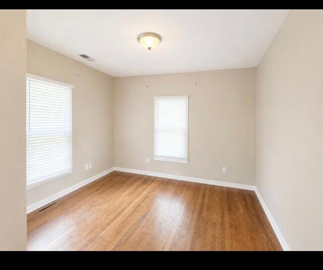 Building Photo - 1043 Crescent Ave