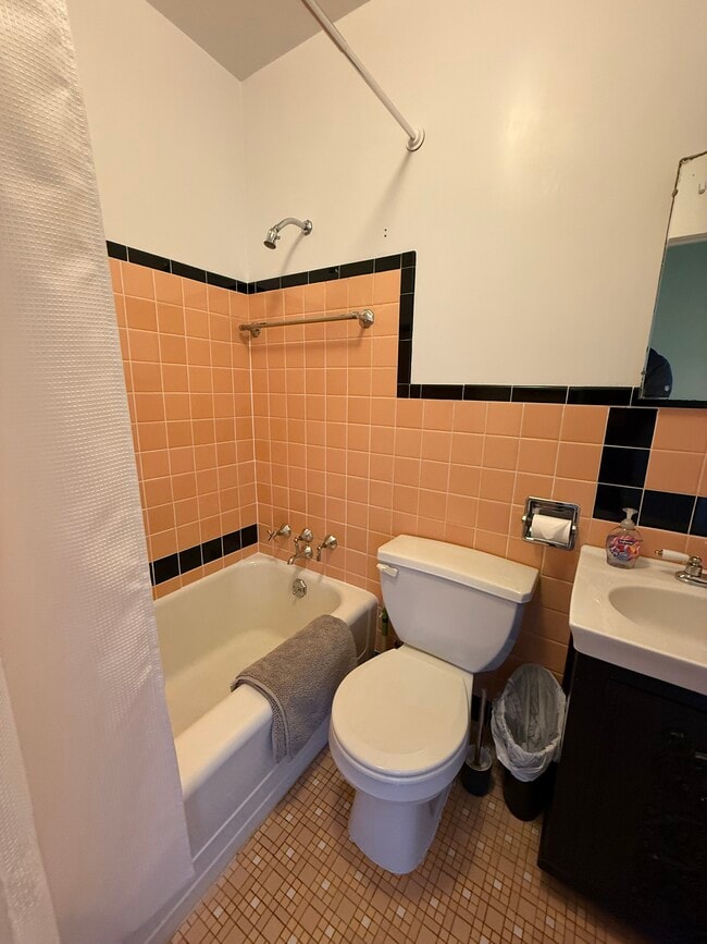 Building Photo - 5 Skyline Dr