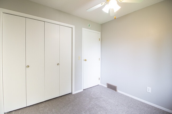 Building Photo - 1000 Lakota Ave