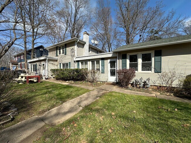 Building Photo - 45 Leitch Dr