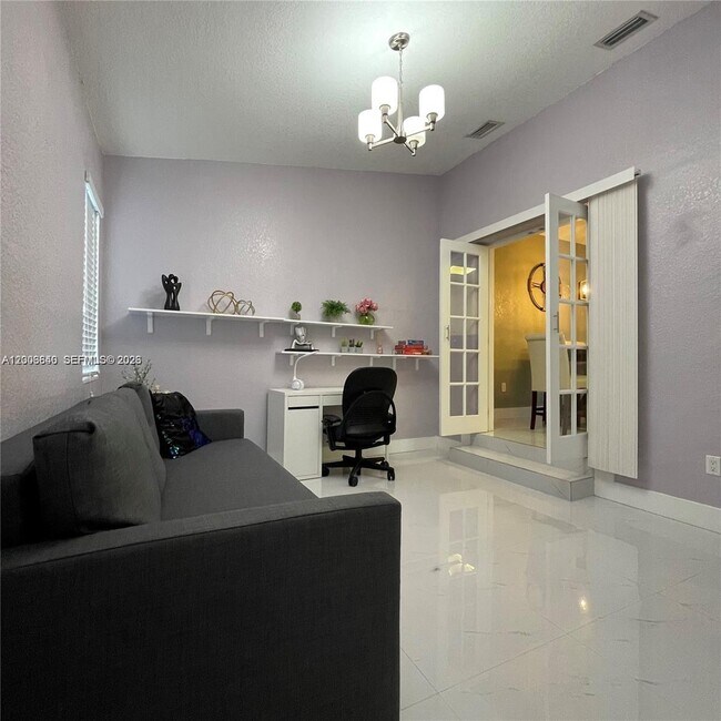 Building Photo - 1380 SW 11th St