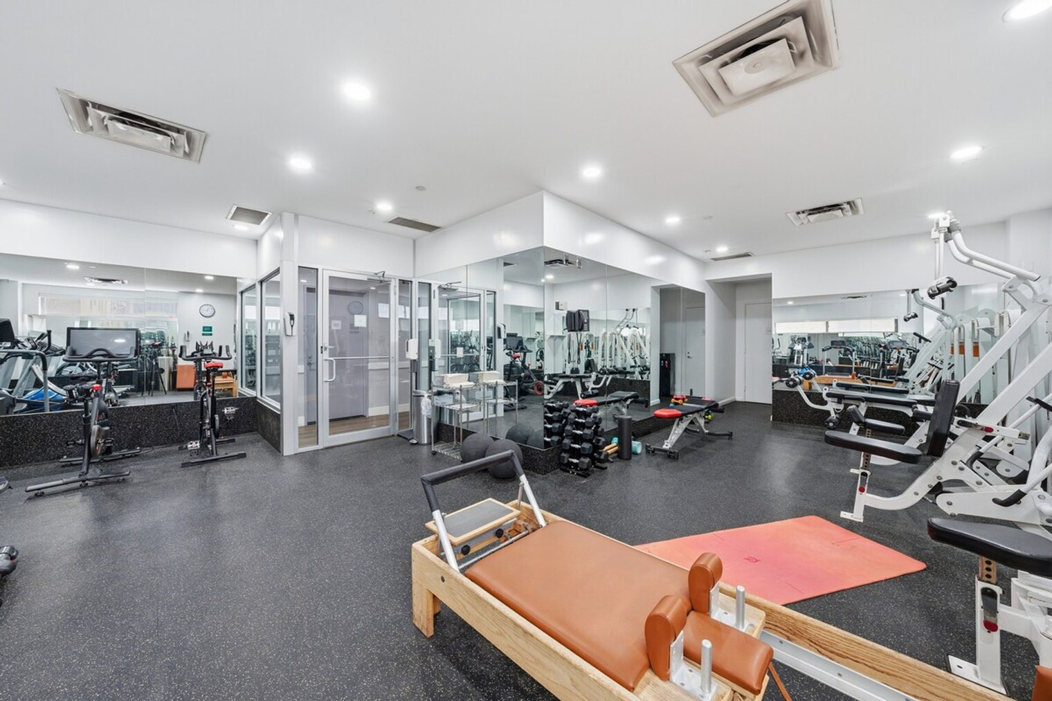 Building Photo - 7 Sniffen Ct