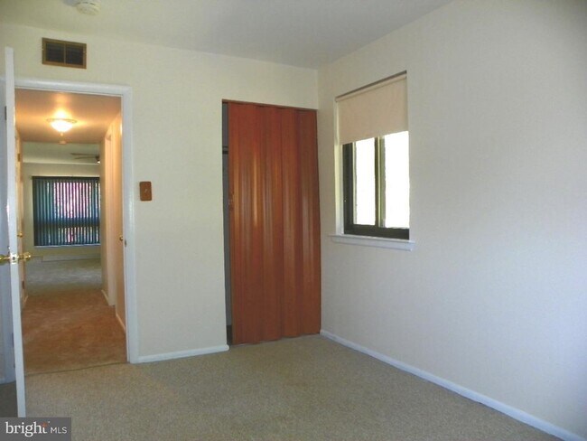 Building Photo - 356 Saybrook Ln