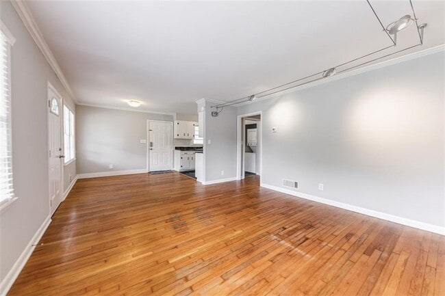 Building Photo - 1582 Lincoln Ave SE