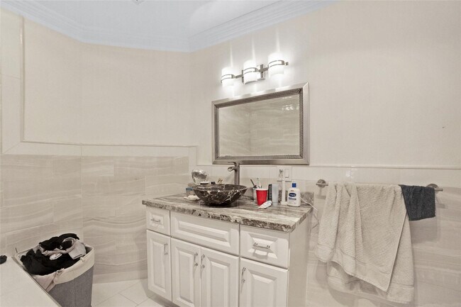 Building Photo - 1311 NE 27th Way