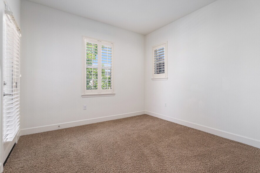 Building Photo - 4970 Trescott Ct