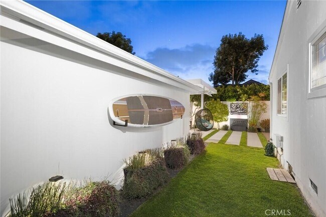 Building Photo - 299 Mesa Dr