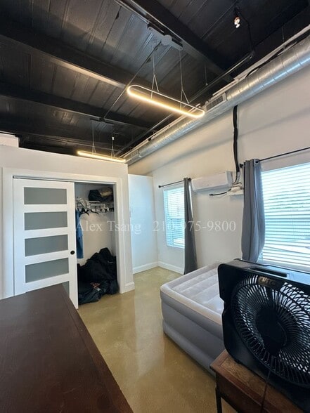 Building Photo - 811 Montana St