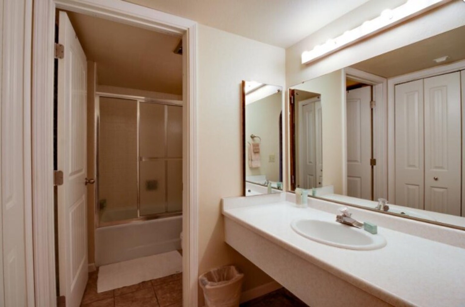 Building Photo - 624 McCall Ave