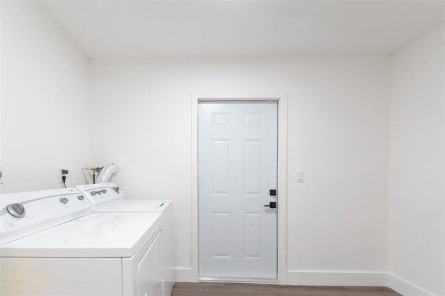 Building Photo - 2921 NW 25th St