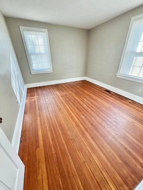 Building Photo - 623 E Gladstone Ave