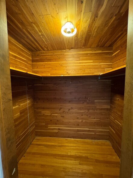 Building Photo - 537 Winterburn Grv