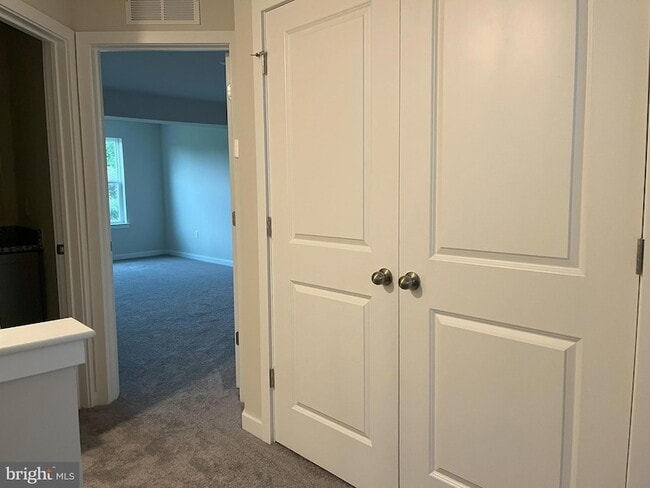 Building Photo - 7620 Clayton Ave