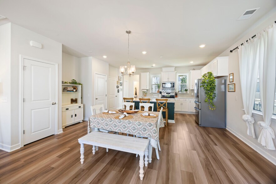 Building Photo - 210 Winding River Dr