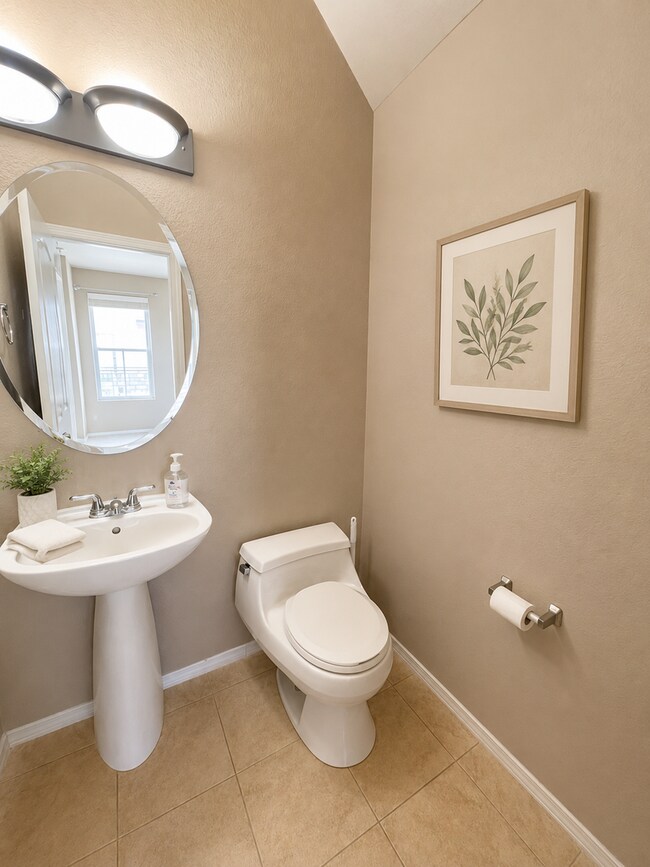 Building Photo - Stunning End Unit 3 Bedroom Townhouse in NE Colorado Springs!