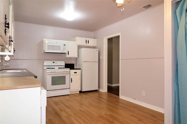 Building Photo - 1205 Forest St