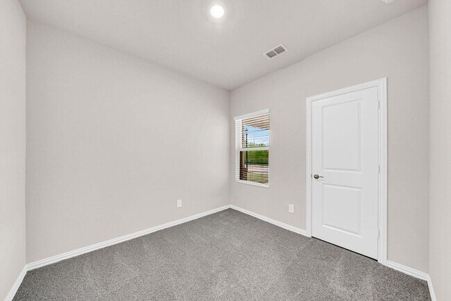 Building Photo - 417 Martell Rd