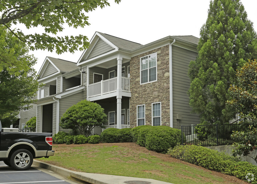 Exterior - Lakeside Vista Apartments