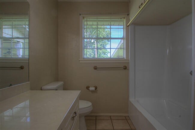 Building Photo - 303 Clements Rd