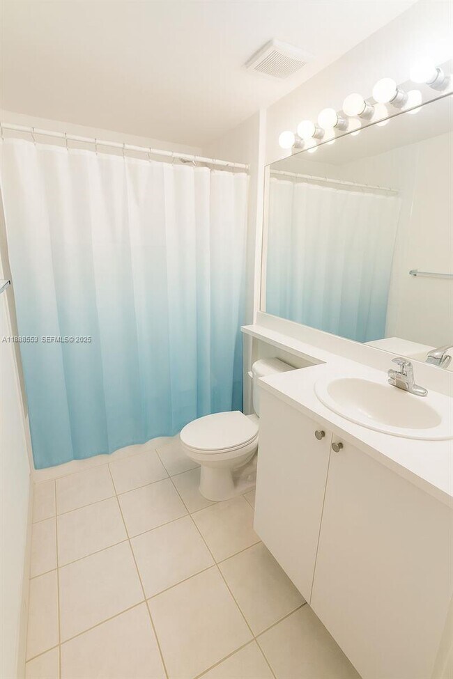 Building Photo - 8040 N Nob Hill Rd