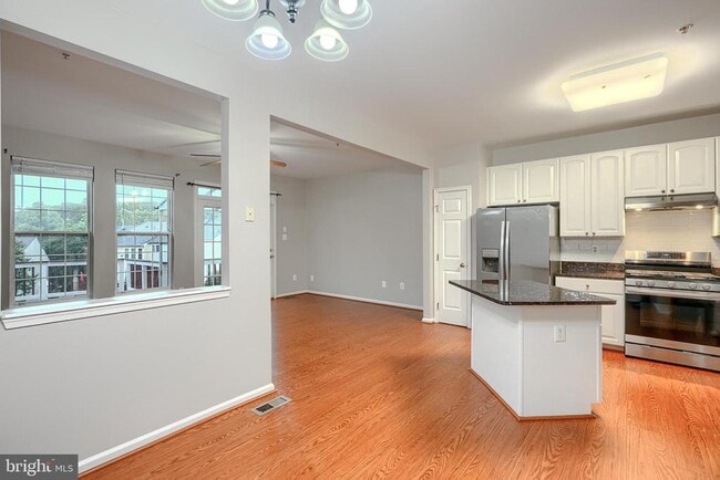 Building Photo - 8820 Papillon Dr