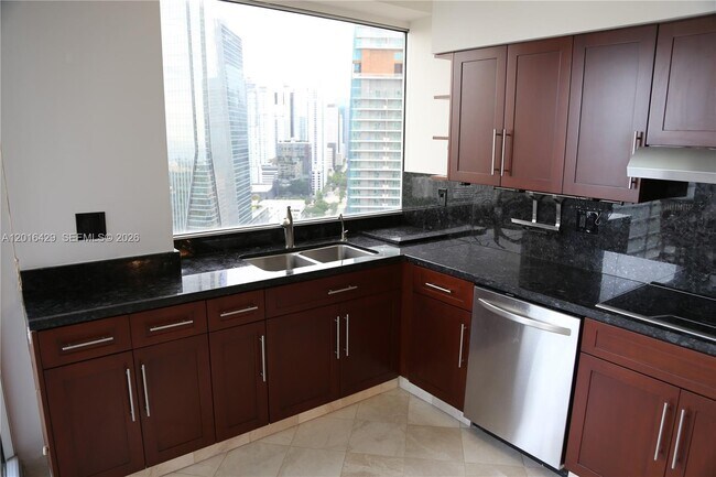 Building Photo - 1541 Brickell Ave
