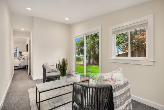 Building Photo - VIEWS, VIEWS, VIEWS!! Stunning & LARGE 4-B...