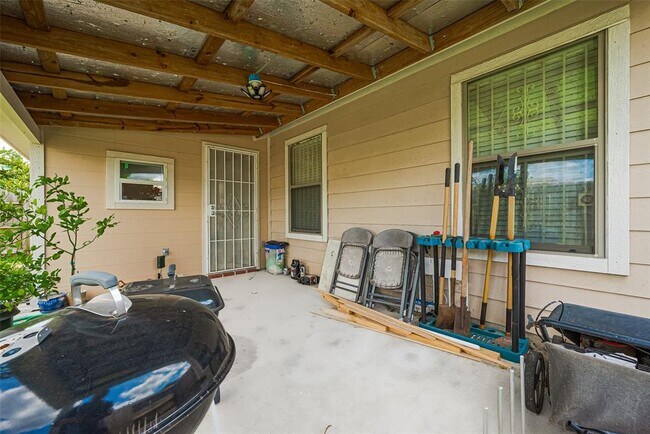 Building Photo - 8435 Westknoll Ln