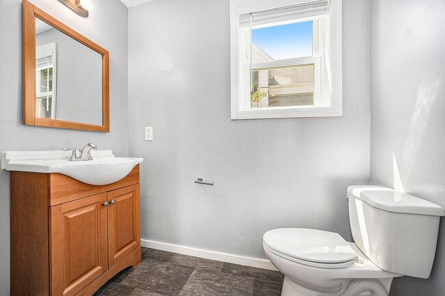 Building Photo - Spacious 5BR/2.5BA in Creston with Garage & Fenced Backyard