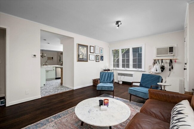 Building Photo - Ranch-style residence offers 3 bedrooms an...