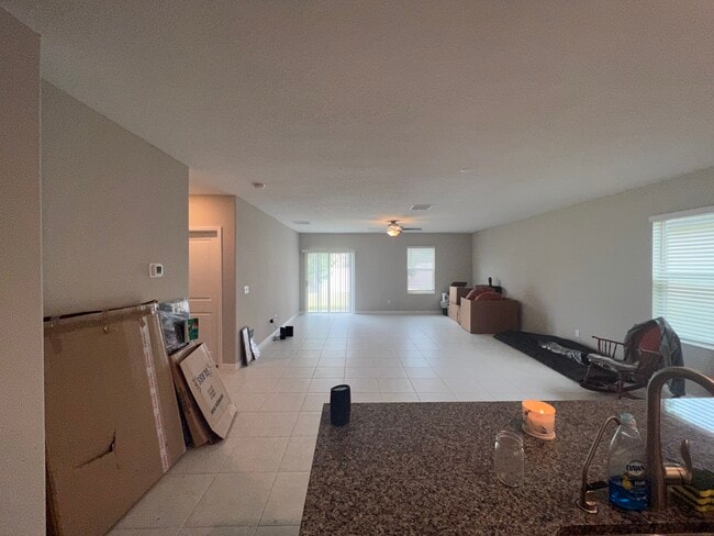 Building Photo - 352 Argyll Dr