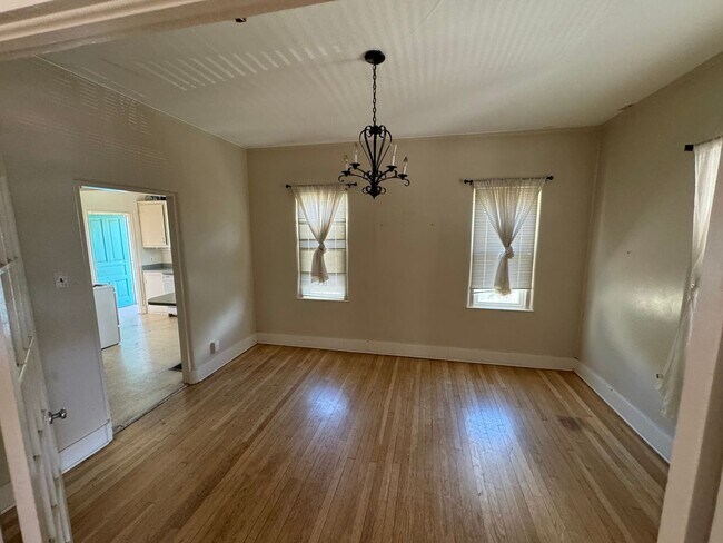 Building Photo - 4 Br, 2 Ba with kitchen appliances and bas...
