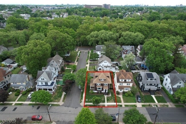 Building Photo - 27 Morse Ave