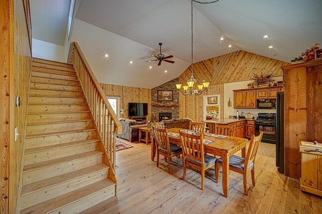 Building Photo - 329 Arrowood Pointe