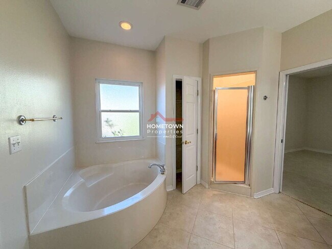 Building Photo - 1490 Chalet Pl