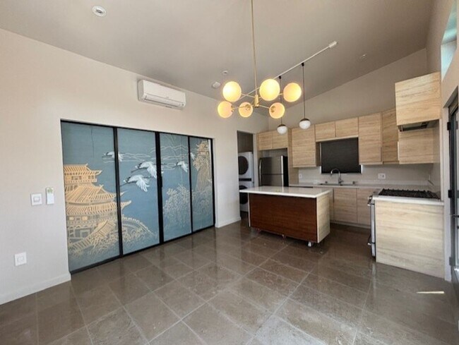 Building Photo - 1 Bed 1 Bath in North Hills Available Now