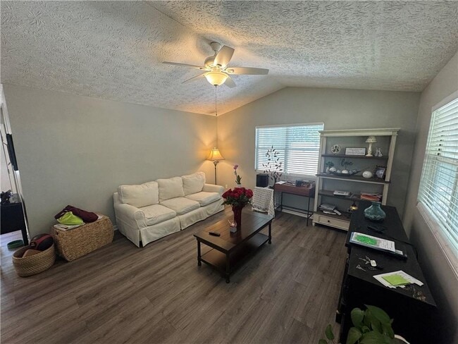 Building Photo - 186 River Trace Dr