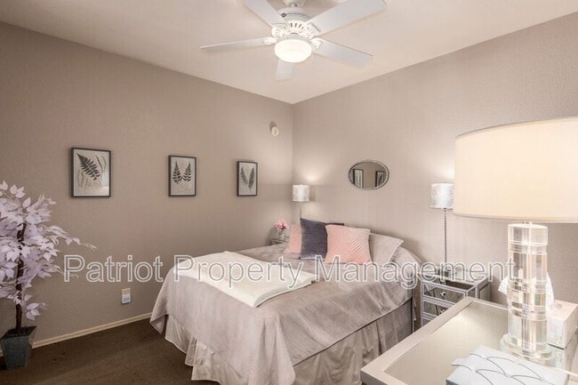 Building Photo - 9708-9708 E Vía Linda