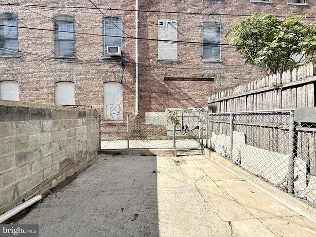Building Photo - 1268 Glyndon Ave